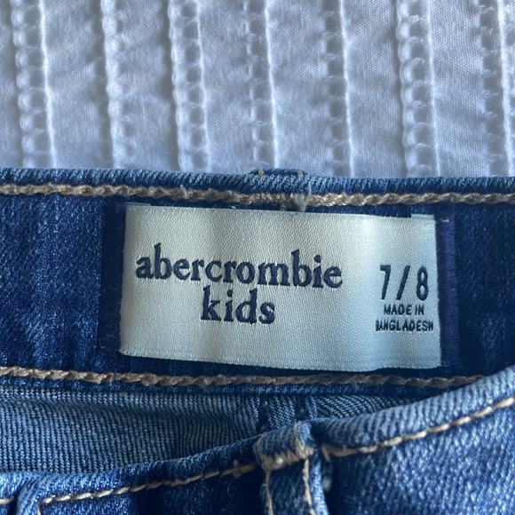 Abercrombie Kids Girls Jean Demin Shorts 7/8 - Picture 3 of 4